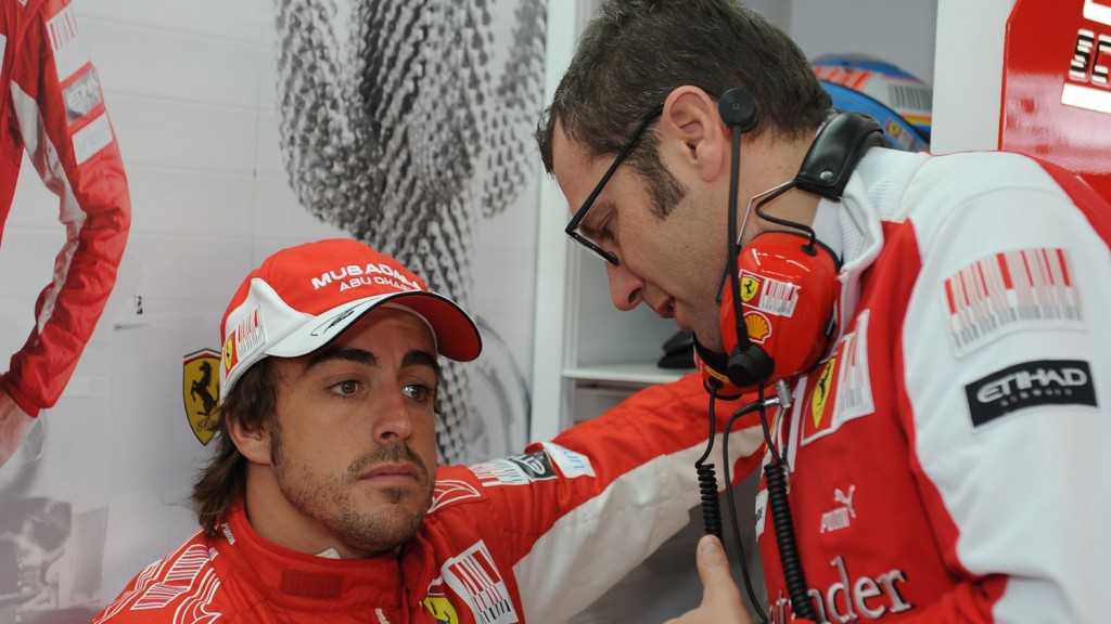 Fernando-Alonso-y-Domenicali--durante-el-GP-de-Corea-de-2010-